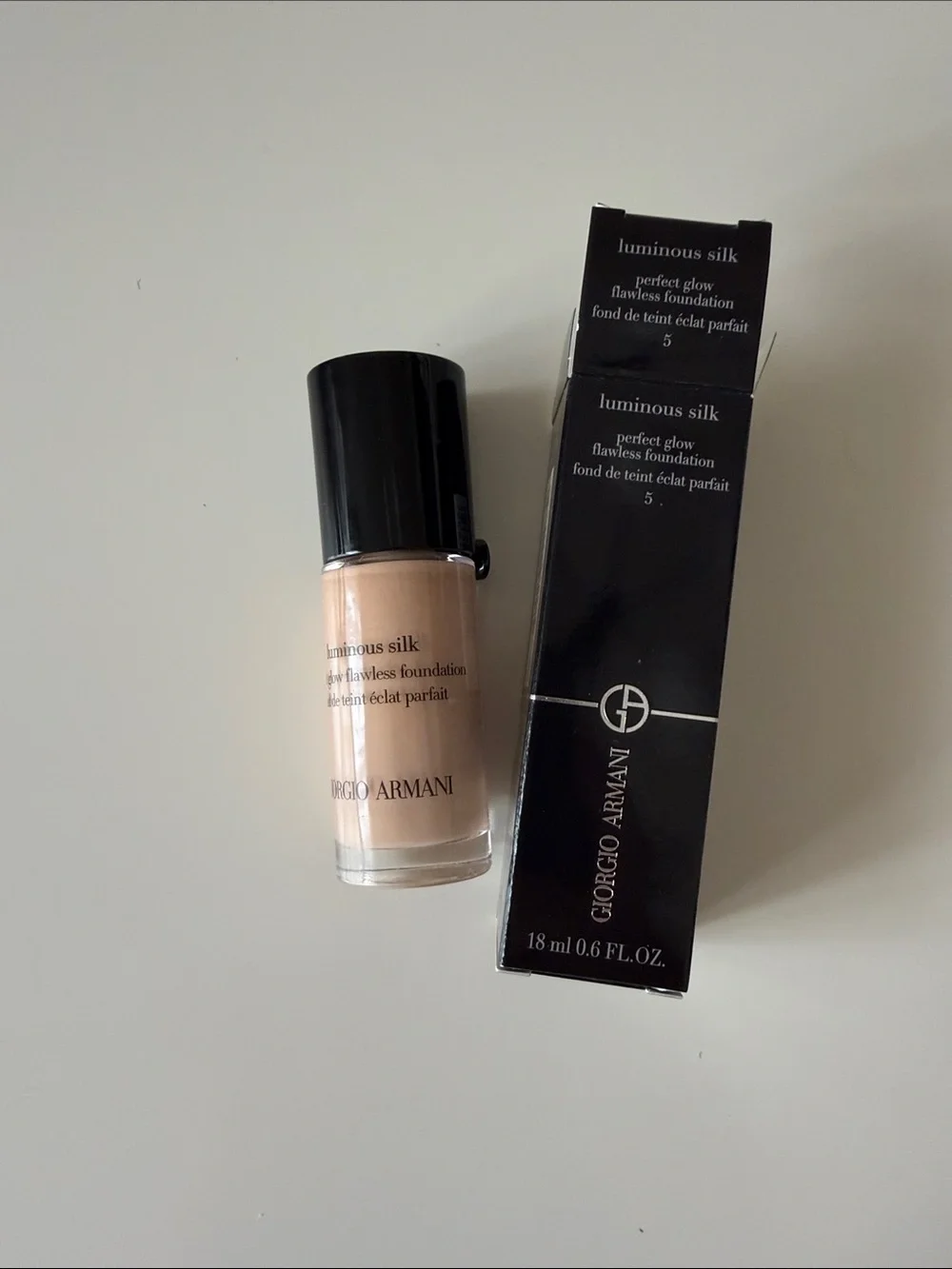 Giorgio Armani Luminous Silk Foundation - NEW IN BOX shade 5